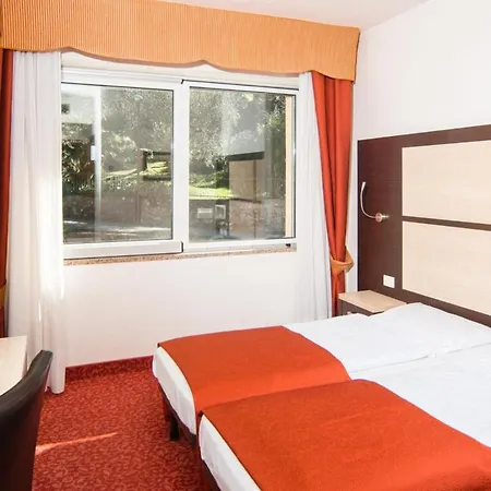 Benacus Panoramic Otel Riva del Garda