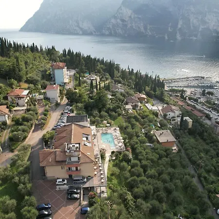 Benacus Panoramic 3* Riva del Garda
