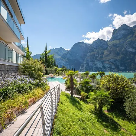 Benacus Panoramic Otel 3*