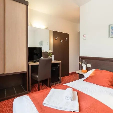 Benacus Panoramic Otel