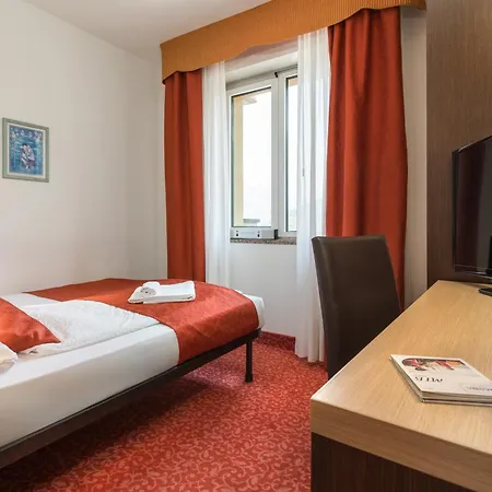 Benacus Panoramic Otel 3*