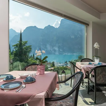 Benacus Panoramic 3* Riva del Garda
